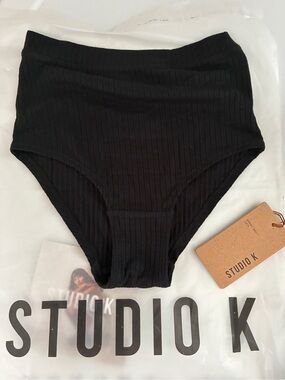 Studio K | high waisted rib briefs in black